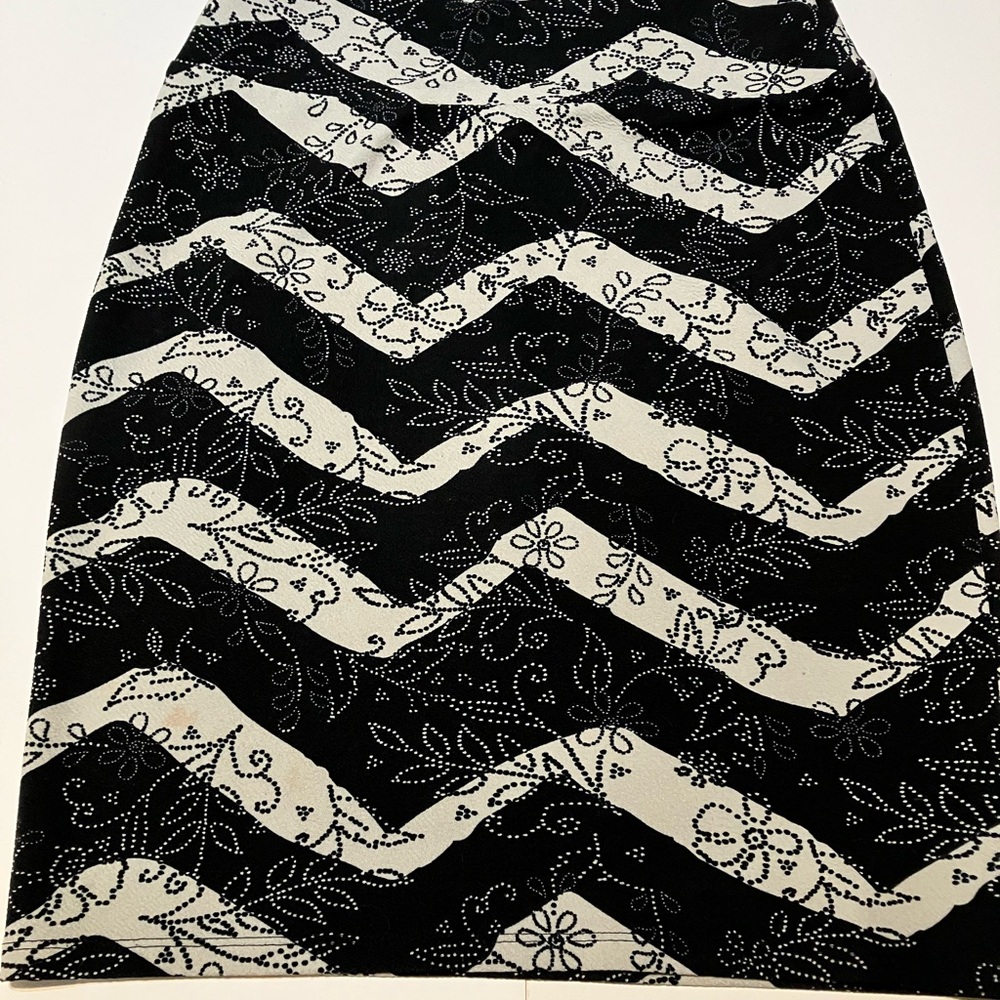 LuLaRoe Black and Gray Floral Chevron Pencil Skirt